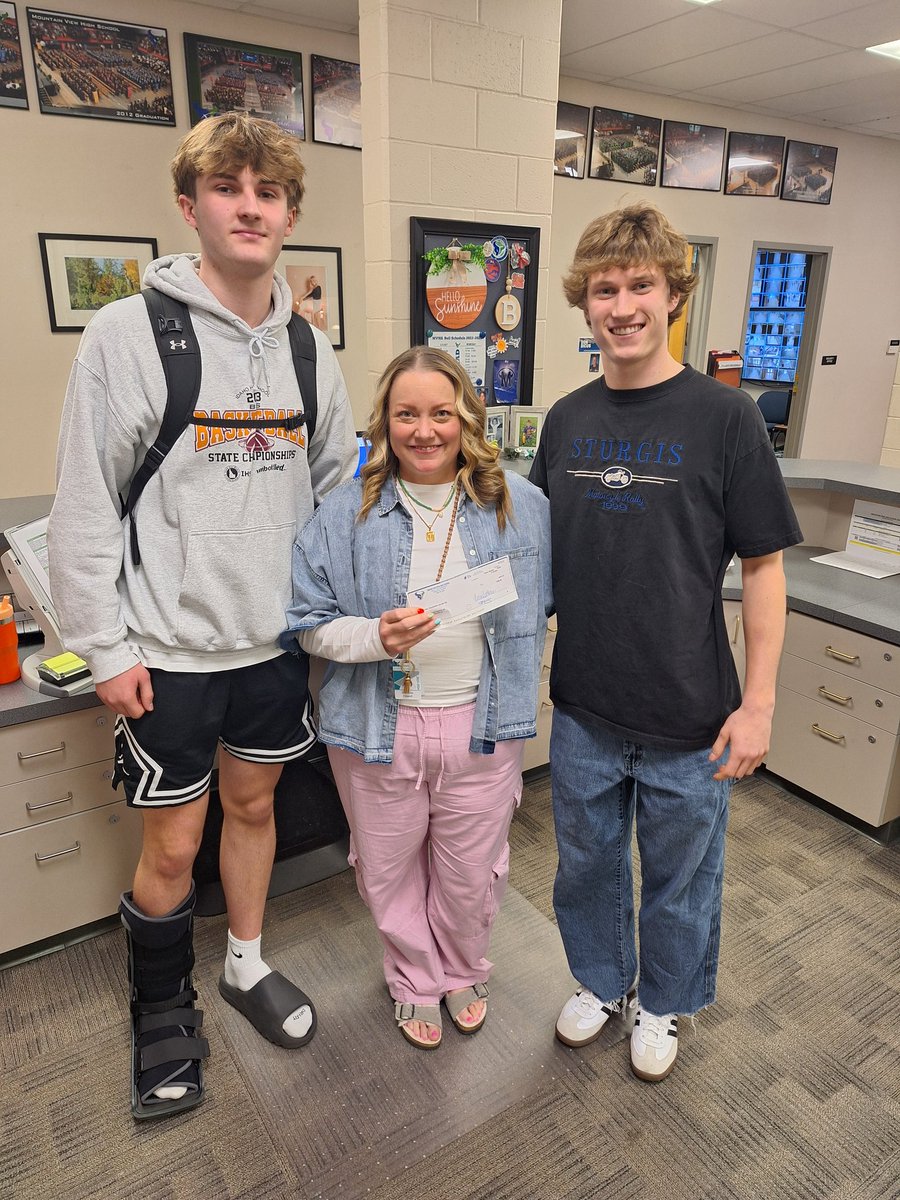 Coach Jon Nettleton (@coachnettleton) on Twitter photo Mav Family - today our basketball program was able to donate $1000 to the Howell Family 2 help pay for medical expenses due to cancer treatment. Through Coaches vs Cancer week & our 1/2 time activities we were able 2 help part of the Maverick Family out! 🙏🏻🙏🏻 <a href="/mtnviewmaverick/">Mountain View Mavericks</a> Mav Family - today our basketball program was able to donate $1000 to the Howell Family 2 help pay for medical expenses due to cancer treatment. Through Coaches vs Cancer week & our 1/2 time activities we were able 2 help part of the Maverick Family out! 🙏🏻🙏🏻 <a href="/mtnviewmaverick/">Mountain View Mavericks</a>