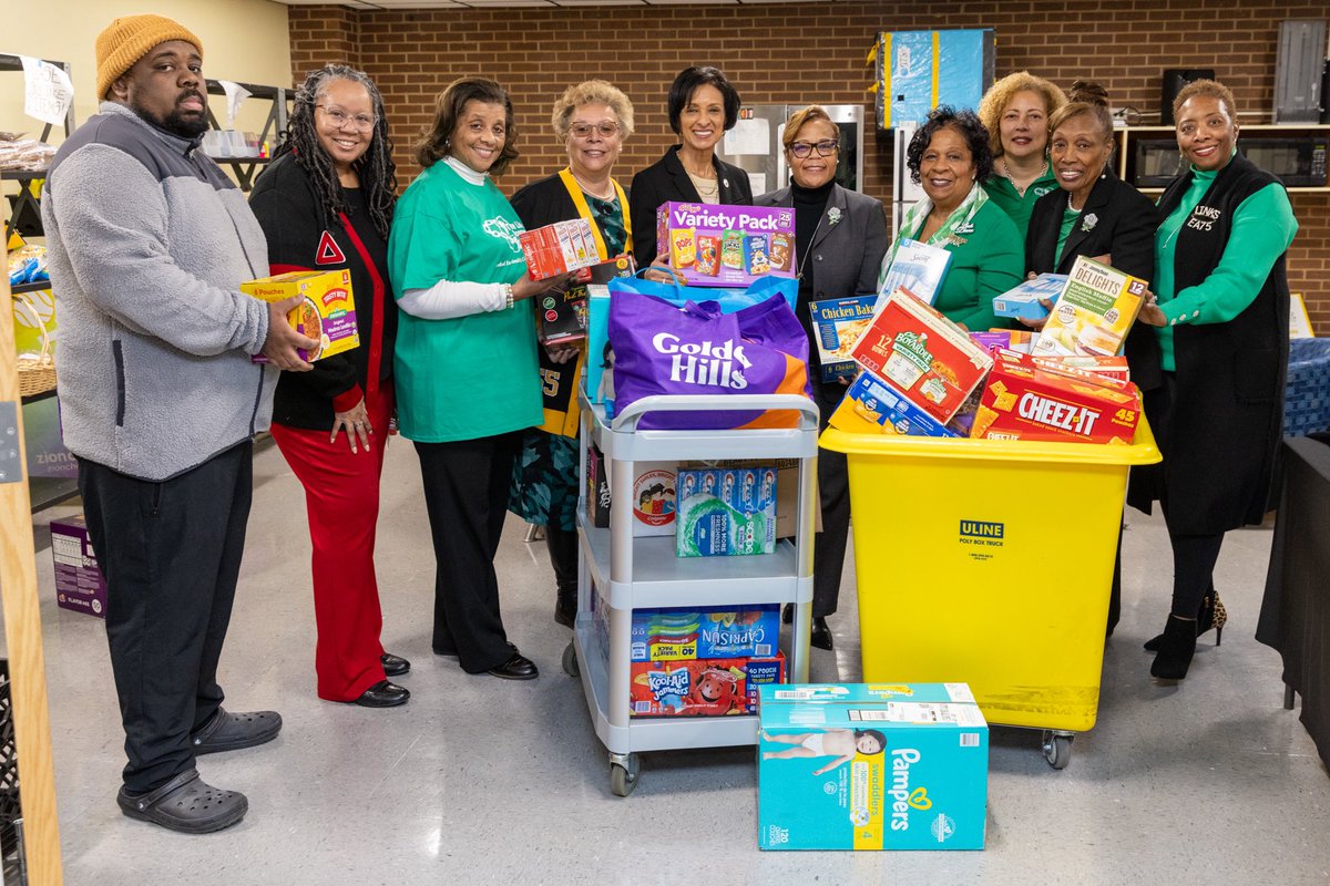 A big thanks from <a href="/BowieState/">Bowie State University</a> to Presidents Tomeka Bumbry,Willow Oak (MD) Chapter of the Links,Inc &amp;
Jacqueline Gray, Southern Maryland Chain Chapter of the Links, Inc &amp; all their members who donated to the Food and Nutrition Lounge helping reduce food insecurity among students.
