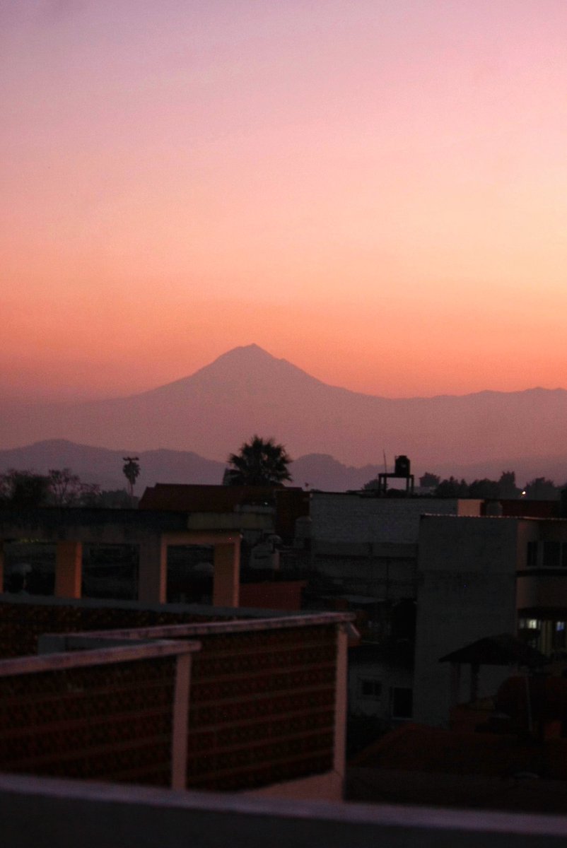 betocova_'s tweet photo. El atardecer de hoy, color nostalgia. 

betocovarrubias®
#photo #DesdeMiÁngulo #fotodeldia #photography #photooftheday #Veracruz #tbt #streetphotography #fotodecalle https://t.co/oh5NGX9aKq