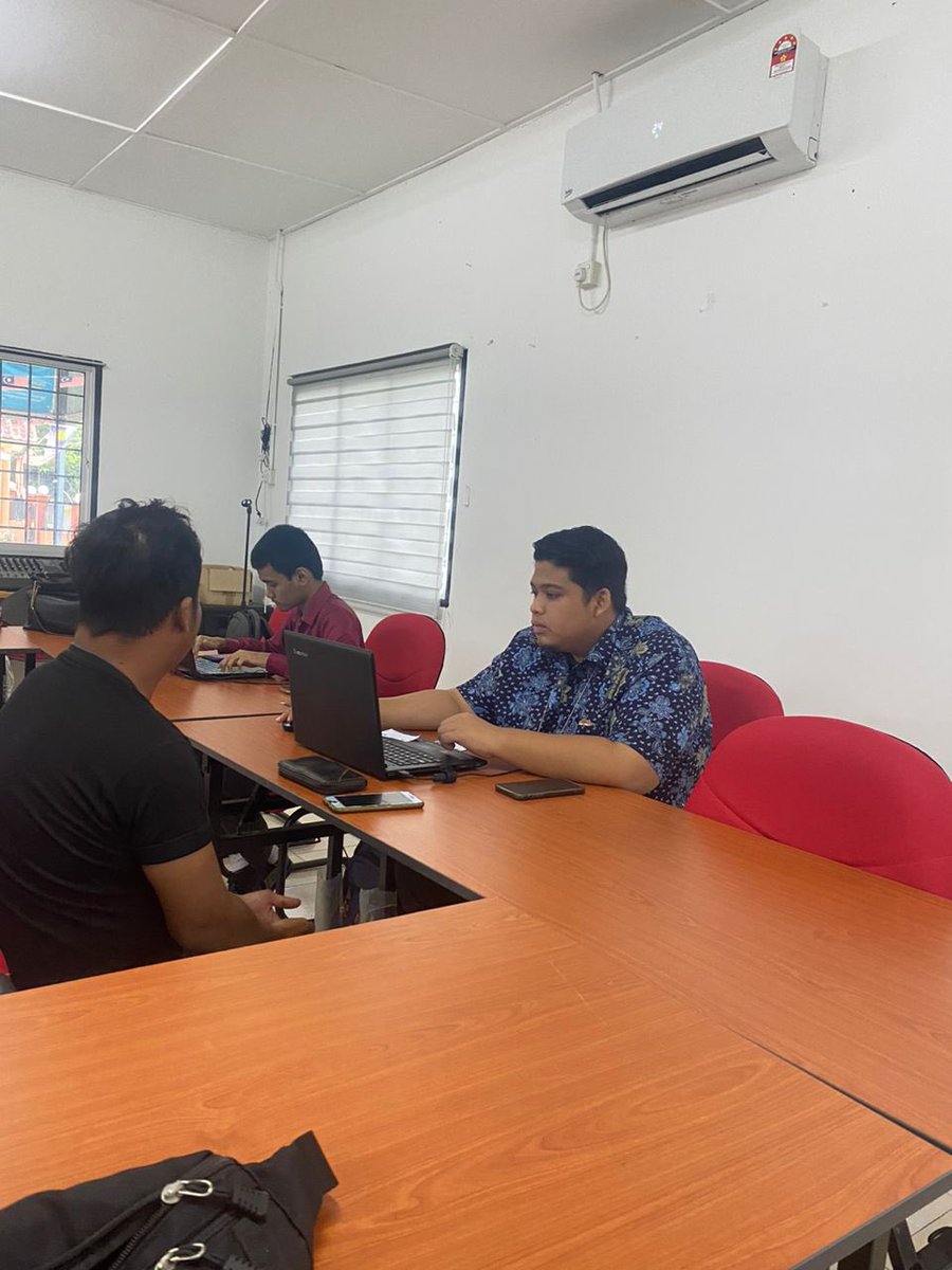 DOSMN9's tweet photo. Kaunter #PADU dibuka di Balairaya Kg. #Temiang #Seremban bermula hari ini sehingga hari Sabtu untuk menyantuni penduduk sekitar. Orang ramai dijemput untuk mengambil kesempatan ini bagi membuat pendaftaran dan pengemaskinian sistem PADU. https://t.co/rjKu7JEQQG