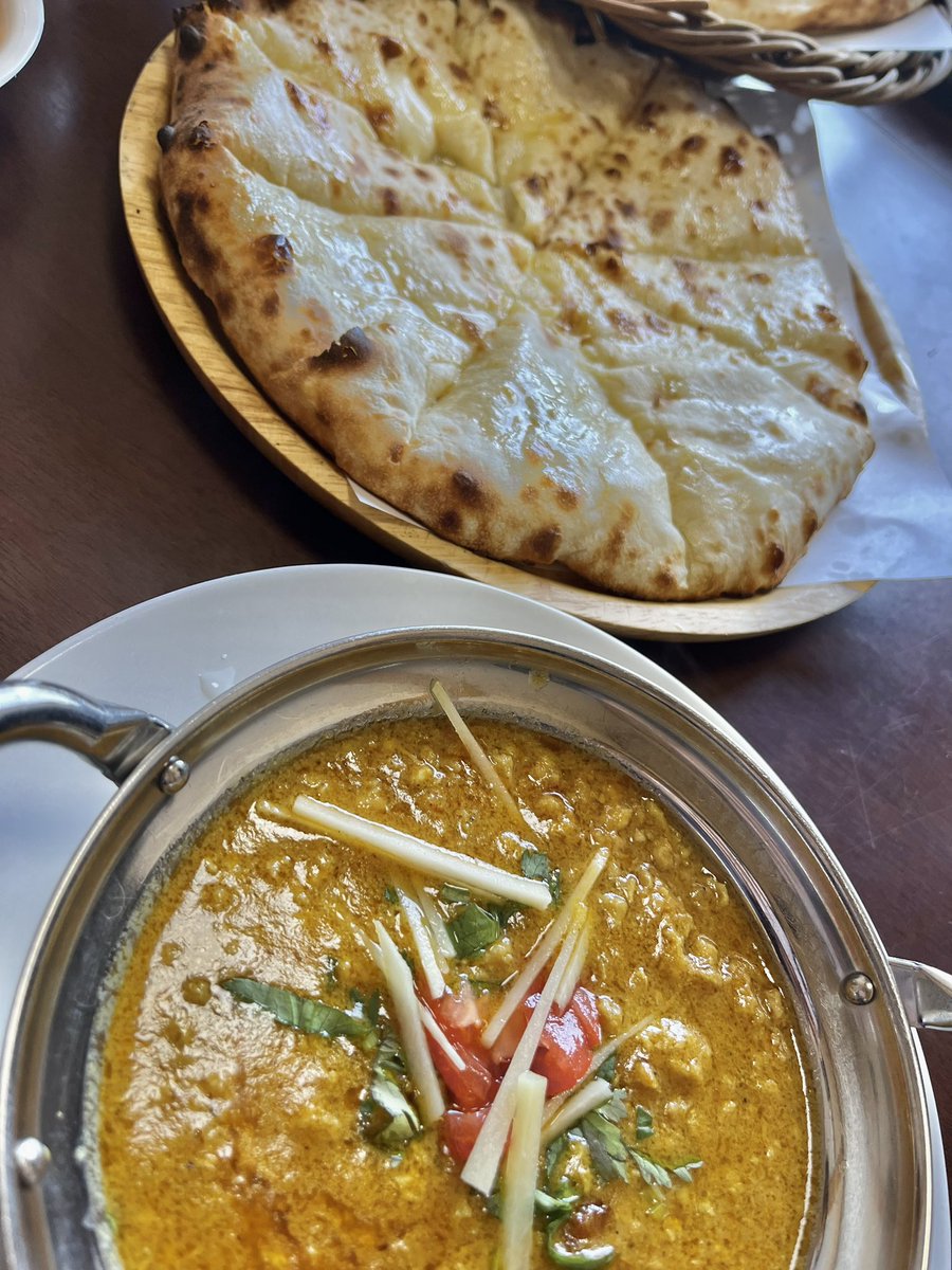 zabinocurry's tweet photo. 本日ザビのカレー11:00-20:30L.o(15:00-16:30closed)でopen
ザビマート11:00-20:00でopenです
本日の日替わり➡️『ミックスベジタブルチキン』
鶏肉と数種類の野菜のカレーです！
いきなりの大雪⛄️さすが2月。
明日から三連休ですね🥷🏻雪は降らないようですがおうち時間がベストでしょうか🥶 https://t.co/xtONonVHja