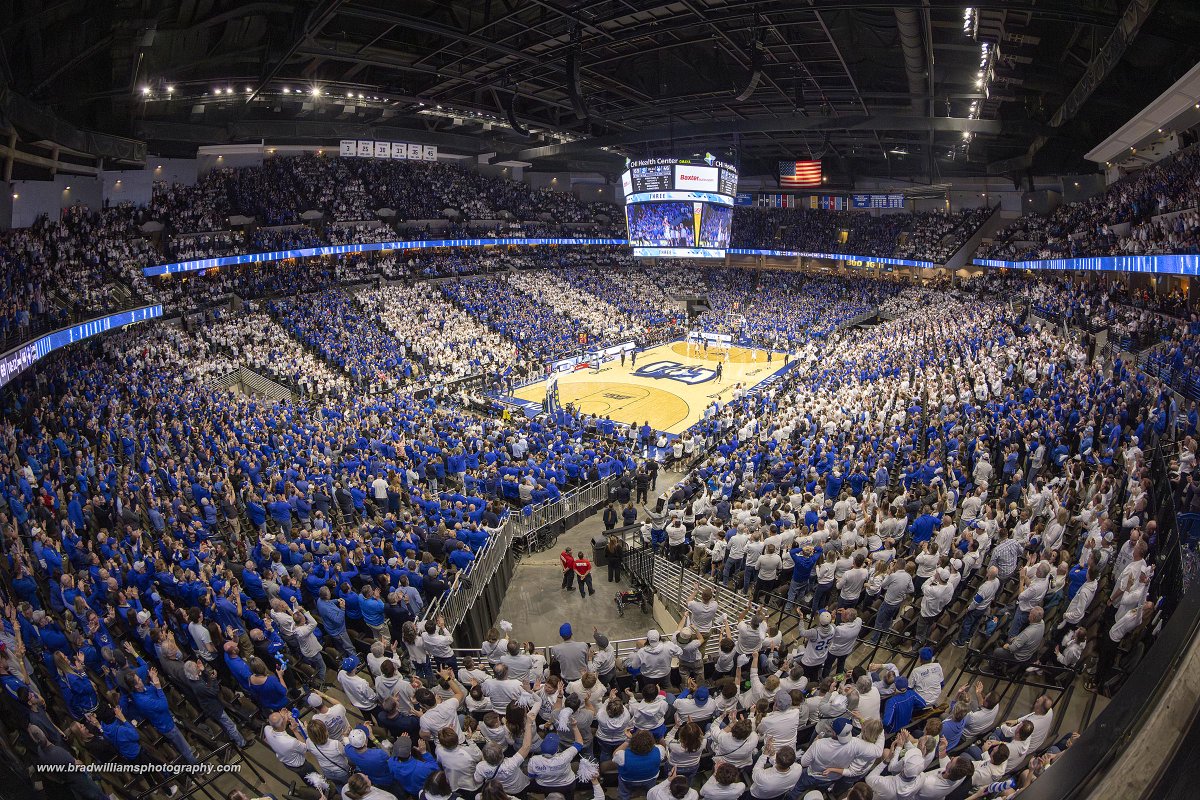 bradwphoto's tweet photo. A few more full arena photos from last night's Creighton win over #1 UConn.  @whitebluereview #Omaha #Basketball https://t.co/C8iqoe5z6x