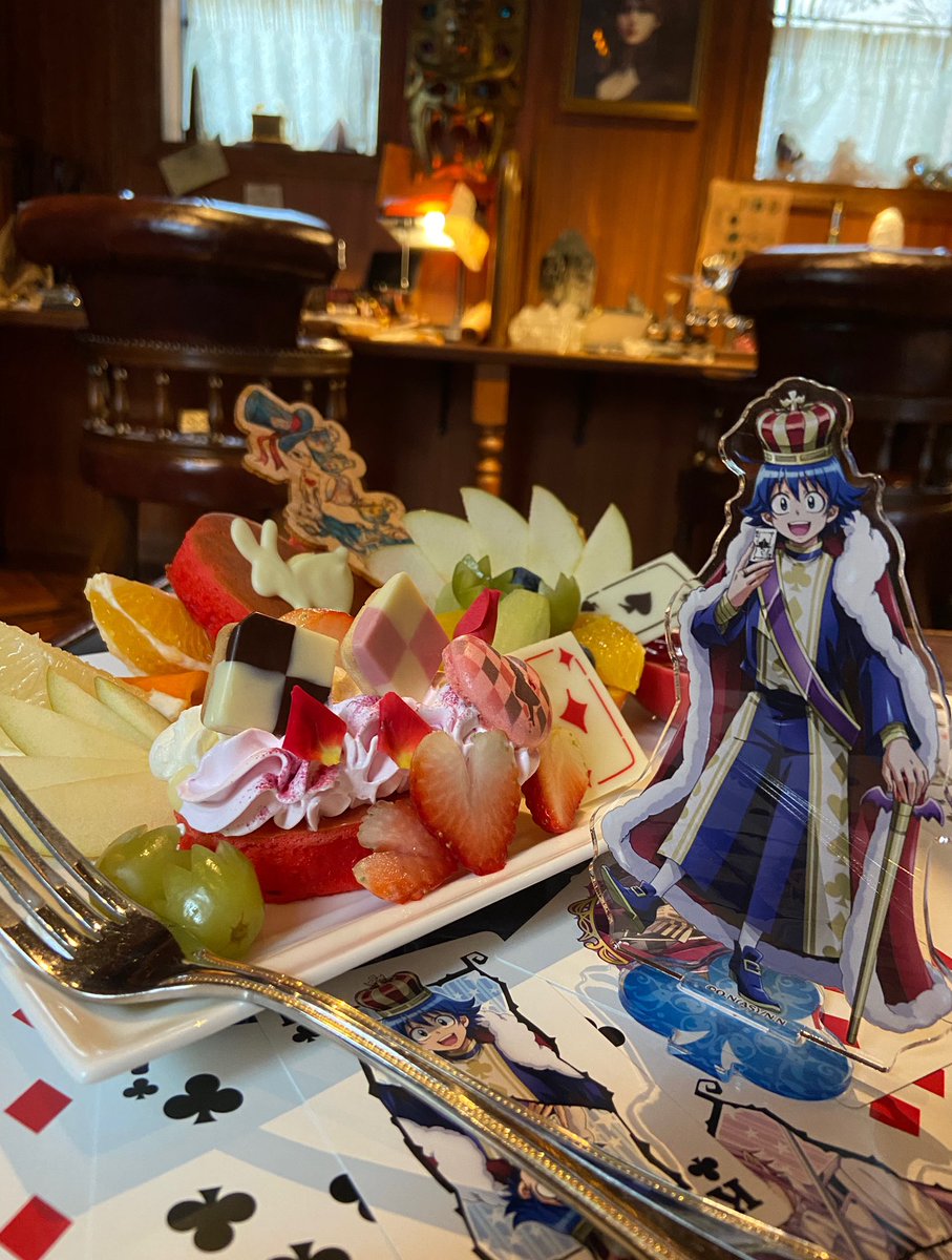 non55746200's tweet photo. 行ってみたかった #チェンバーオブレイブン
数量限定パンケーキ
白兎がいざなう世界 女王謁見スペシャルバージョン♠️♥️♣️♦️かわちい〜✨ https://t.co/kDGH8RGseL