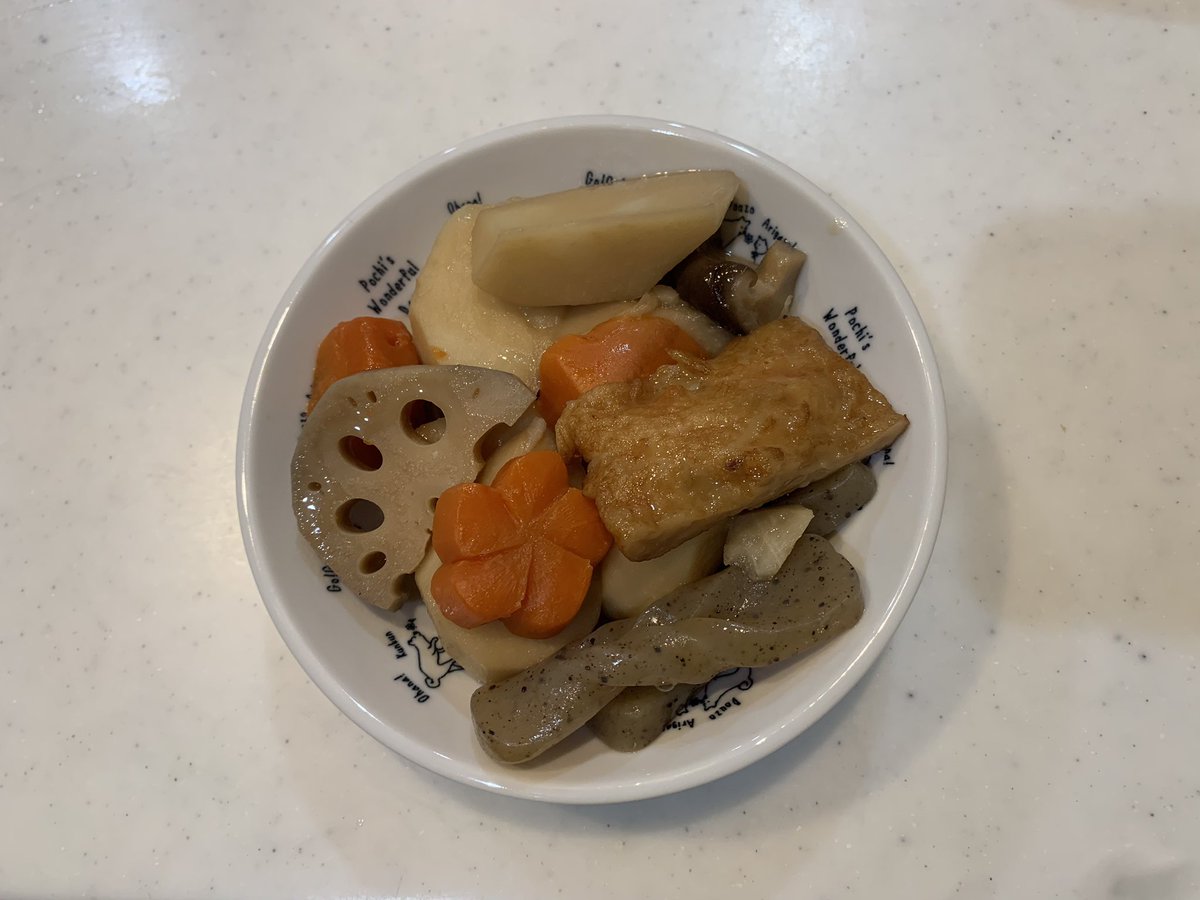 人参の飾り切りするとき、型で取るより普通に包丁で形作った方が無駄がなくていいな