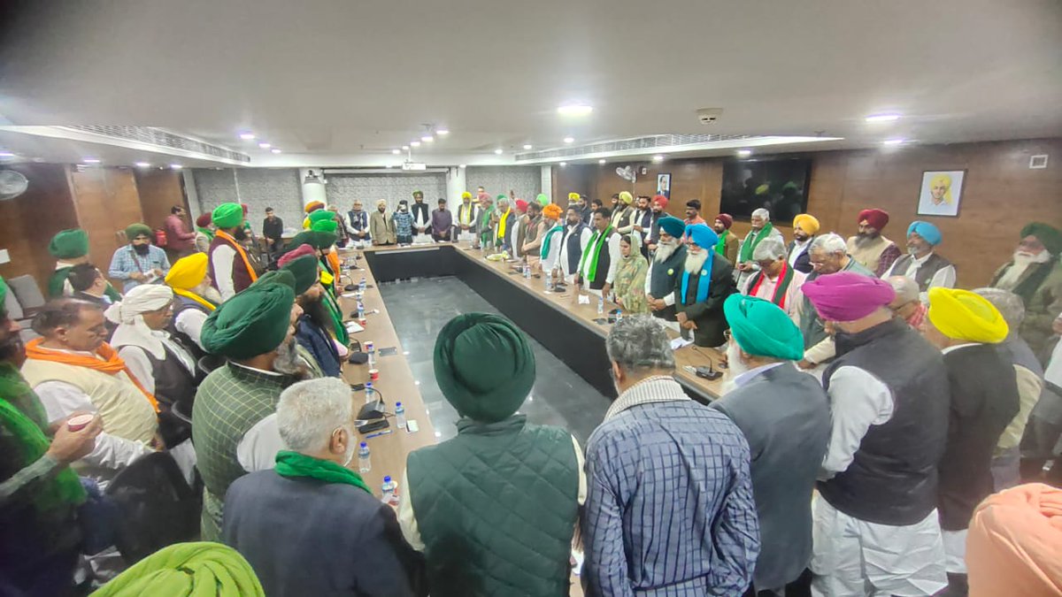 NeelkamalPb's tweet photo. #SKM paid tributes to young protesting farmer #ShubhkaranSingh who was killed at Khanouri border yesterday, SKM to decide it's action plan for realisation of pending demands of #DelhiMorcha including legal guarantee of #MSP #farmersprotests2024 https://t.co/1tI5DubA4l