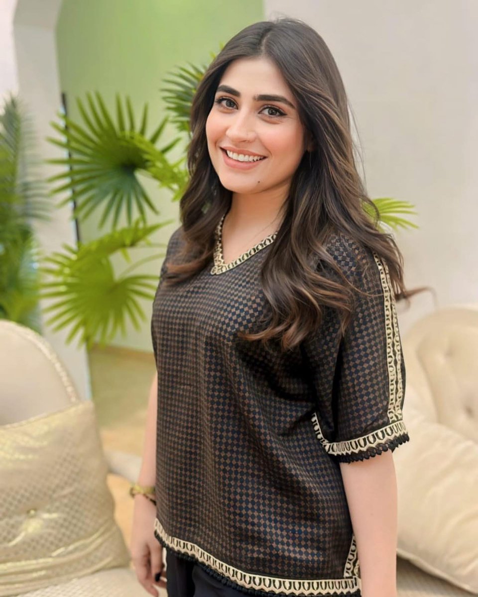 ShowbizAndNewz's tweet photo. #ZoiHashmi https://t.co/dT0stOJg5z