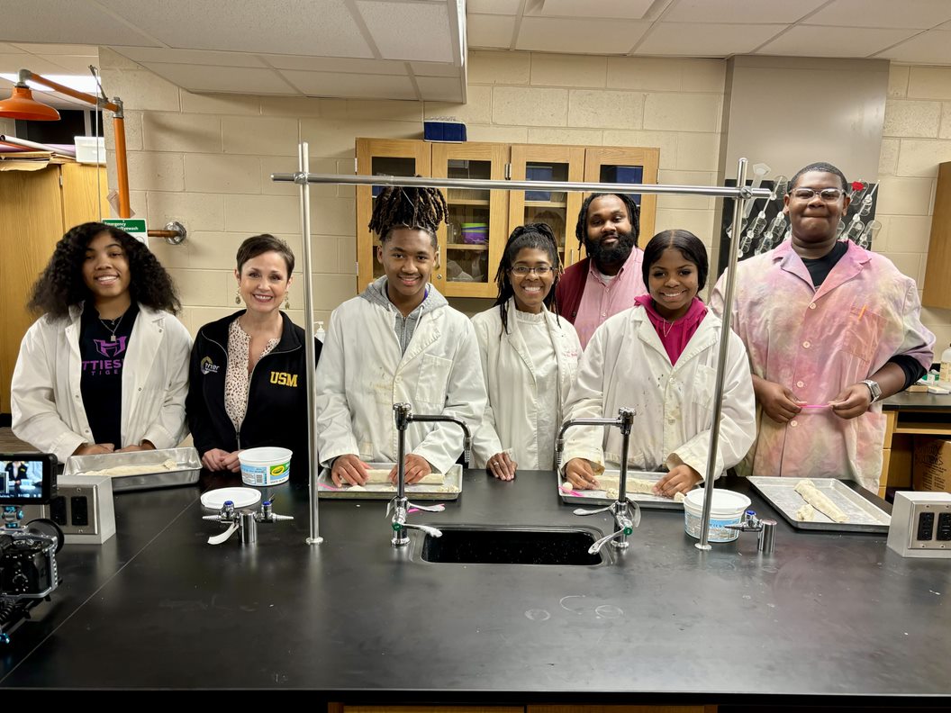 usmSTEMed's tweet photo. Dr. Julie May and Dr. Kendrick Buford are busy these days making weekly visits to Hattiesburg High School to work with dual credit students as part of a USM-wide program to help these high achievers advance their research and laboratory skills #STEMedcuation #Research #outreach https://t.co/sNrDgOPQG5