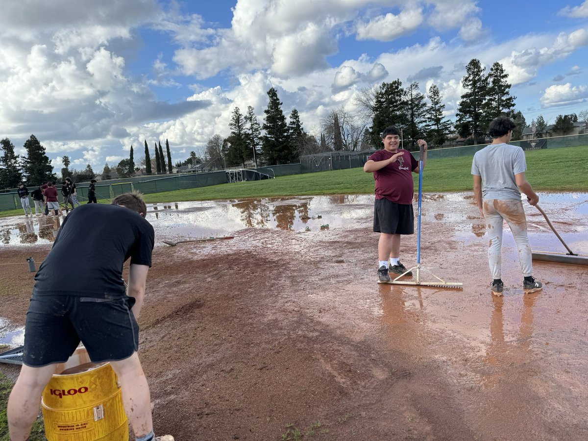 panthers_fhs's tweet photo. Scrimmage vs Grant is on for tomorrow. Fellas put some serious work on the field today! #fieldprep #baseball #winterweather @_Derricksmith1 @deric_quigley @SacBee_JoeD @PremierPrepsNMP https://t.co/tYmHXusSLc