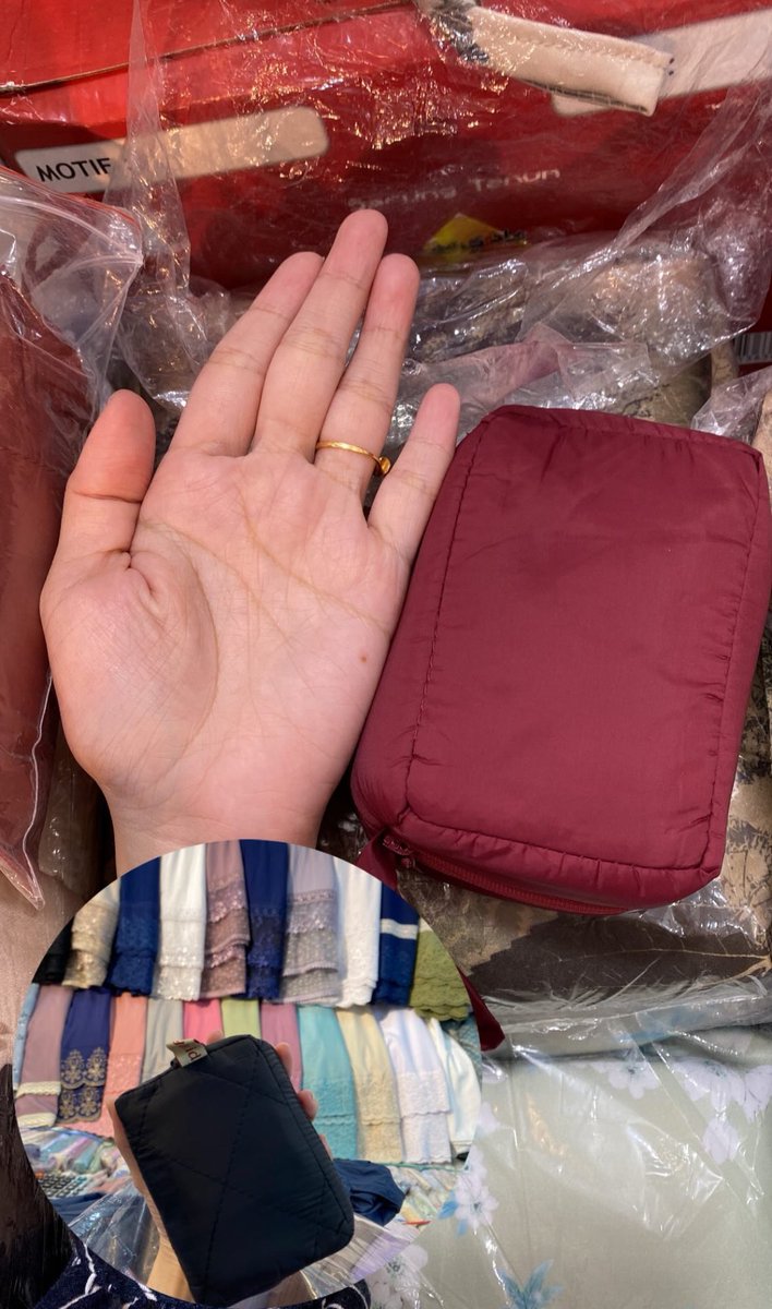 ezzahnor's tweet photo. Kalau korang kerap travel and taknak berat bag bawak telekung besar gedabak, please beli 1 telekung travel.

Macam telekung travel ni bila lipat lagi kecik dari tapak tangan! 😳

Letak dalam handbag pun muat &amp; tak berat!! https://t.co/F2GUjHL9fC