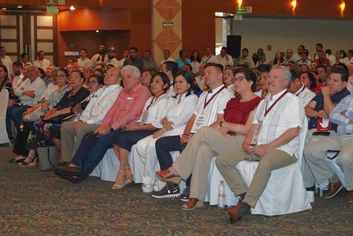 En mi calidad de Consejero Nacional, asistí a la entrega de constancia a Javier May Rodríguez como candidato a gobernador por <a href="/PartidoMorenaMx/">Morena</a>. La lucha del pueblo rinde sus frutos y en unidad, junto a compañeras y compañeros del movimiento fortalecemos la #4T en favor de las y