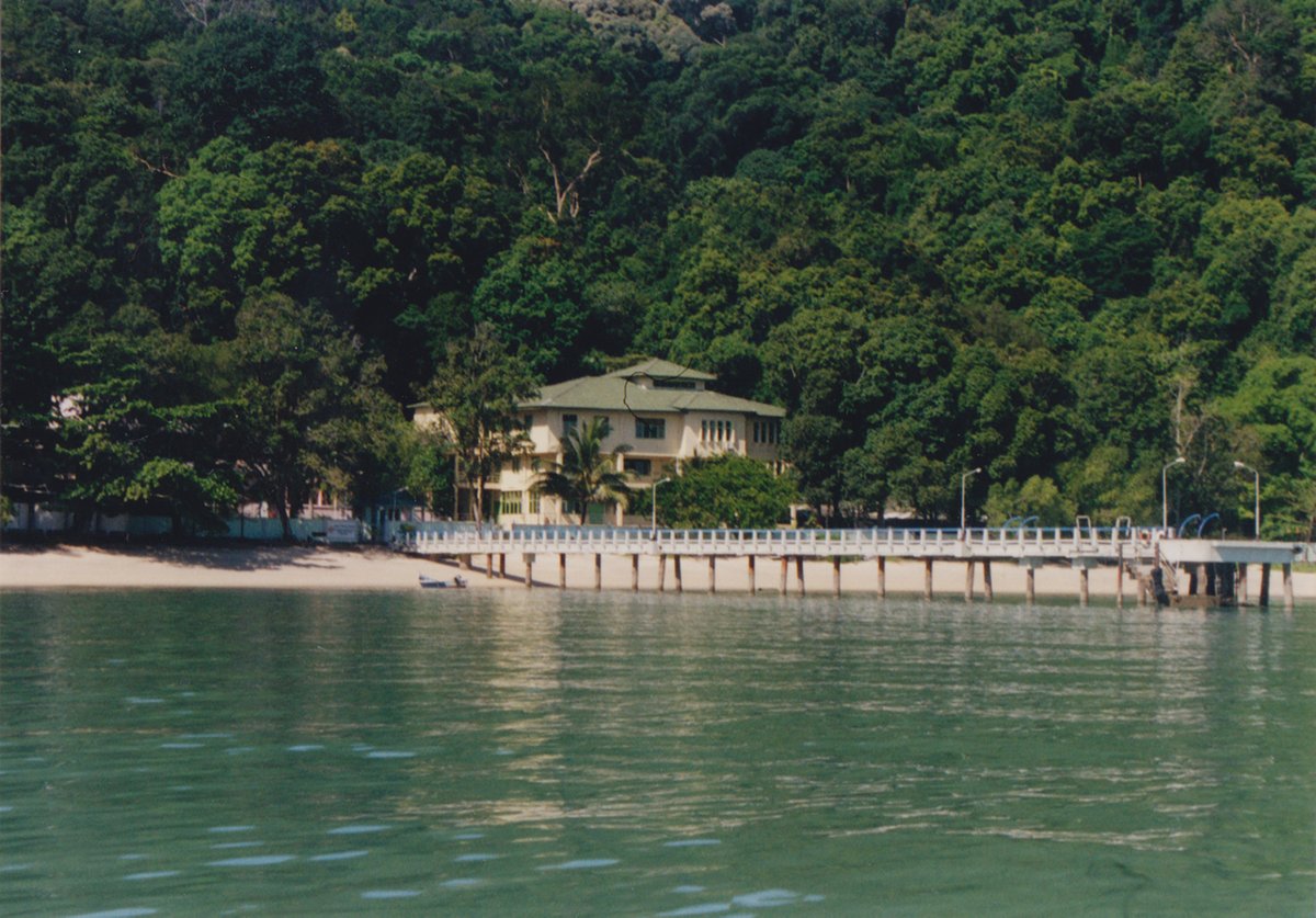 A walk in the park would be nice, more so if it’s the nearby national park. It’s also where a USM research centre is located, which faces the sea. Anyone knows where this place is?