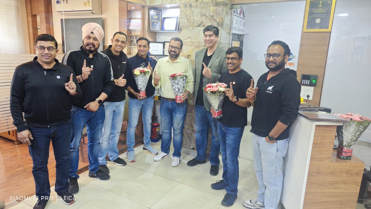 batchumalli's tweet photo. Great catch-up with our Distribution partners, Siddhu ji (Sahib Tradelinks) & Arun ji & Shivam ji (K-Sons), & a wonderful market visit meeting our Super #Chandigarh #MiPartners.๐
#Xiaomi โฅ๏ธ #ChandigarhMarketVisit https://t.co/U0hiTyGjda