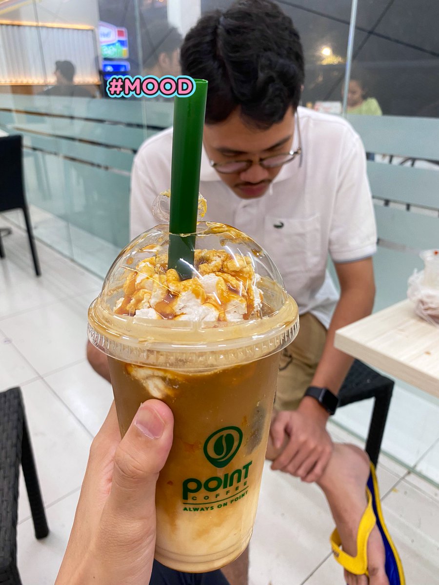 hyeviie_'s tweet photo. @FOODFESS2 Caramel Macchiato Iced + Whipcream + Sauce Caramel + Ayank! Hehe Lezatos🤏🏻 https://t.co/LFKKbhD1cH