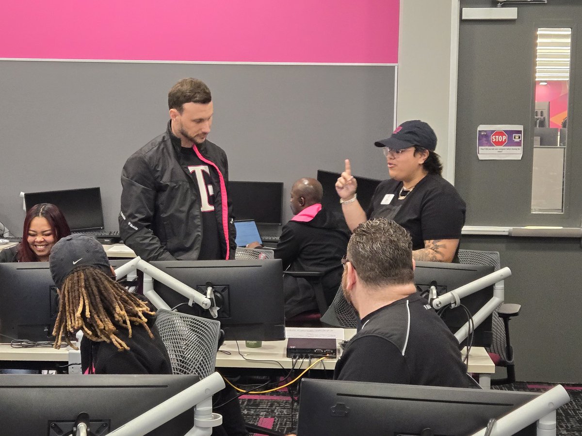 GGuerra305's tweet photo. Day 2 of FL North Market MD @EddiePryor7 West coast districts P360 TCLO trainings. Coaching on how to position P360 & show customers the benefits that P360 offers! #Ready2Win! @davynavy9195 @BrittHinchcliff @TampaBeastDM @TampaBeastDM @OJP305 https://t.co/xMH98lwdaq