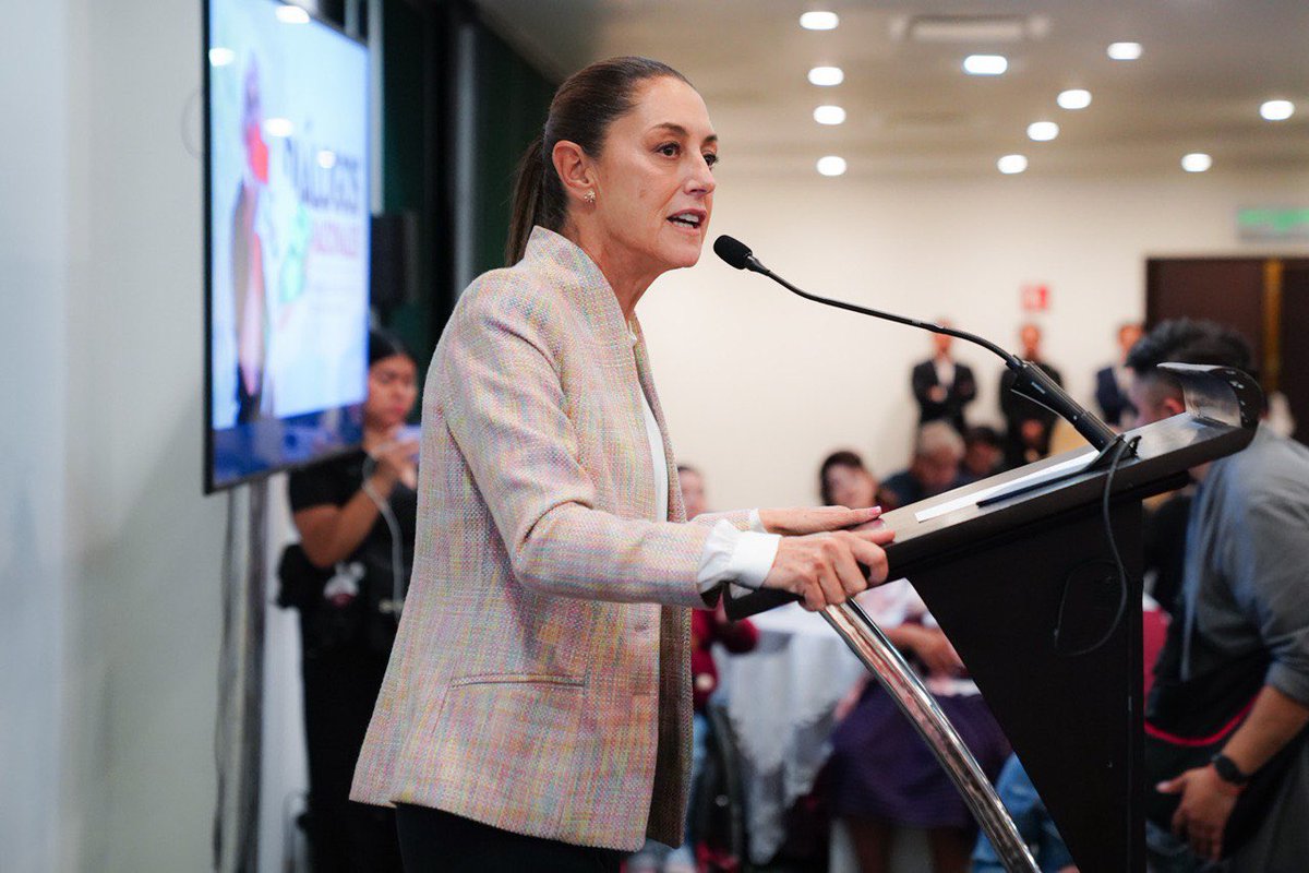 Claudiashein's tweet photo. Me reuní con la actual bancada de diputados de Morena, y de nuestro movimiento, vamos a seguir trabajando bastante, hay mucho trabajo por hacer. https://t.co/LySn1MwPRa