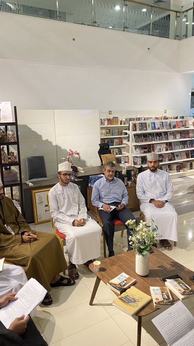 كلكُم موتى في داخلِكُم ، وأَرواحِكُم الخاويةِ هي التّي ستقضِي على هذهِ الدولةِ العسكريةِ الظالمةِ .

مناقشة كتاب #الأزرق_بين_السماء_والماء بالتعاون مع مكتبة حبر .