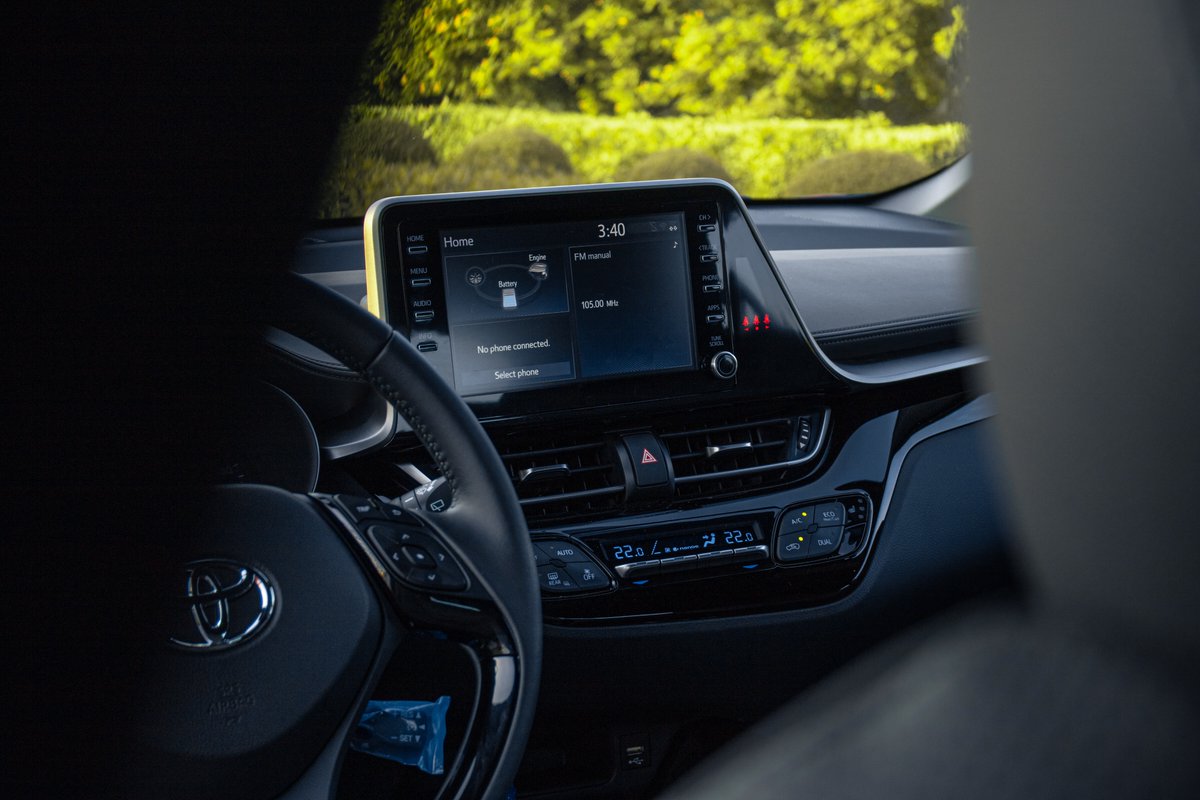 عش تجربة لا مثيل لها مع تقنيات تويوتا C-HR الهايبرد.

Explore the innovative hybrid performance of the Toyota C-HR.

#Toyota #ToyotaBahrain #تويوتاـالبحرين