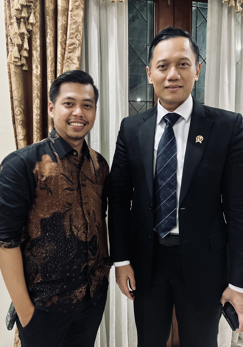 andymaagz's tweet photo. History in the making. Once again, Congrats Ketum (Menteri ATR/BPN) @AgusYudhoyono https://t.co/aBel31IbyA