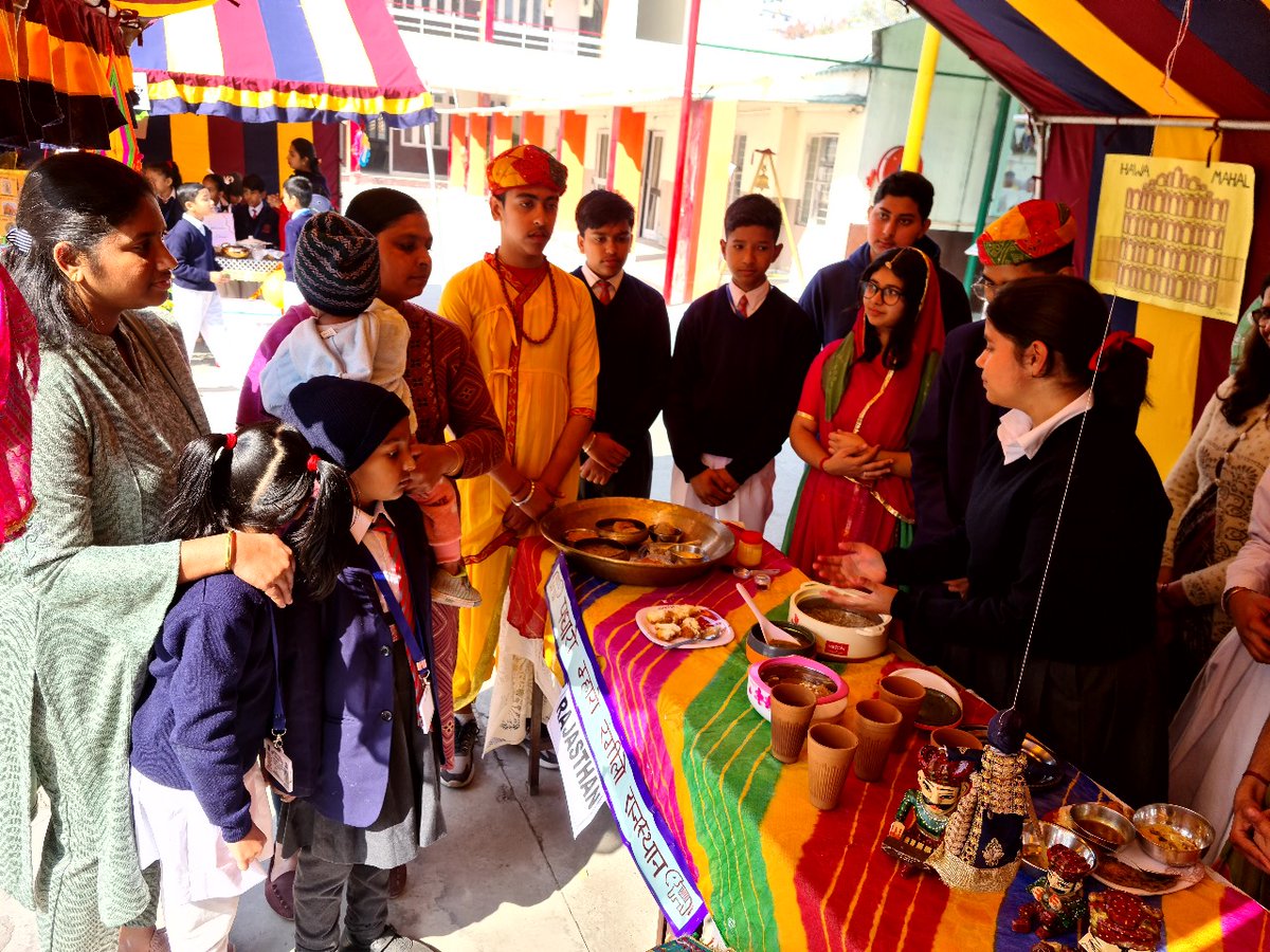 apsfazilka's tweet photo. APS Fazilka organised an immersive journey into the heart of various indian states showcasing diverse traditions, arts, cuisine,
vibrant folk dances, flavours and exquisite handicrafts of each state.
# Unity in Diversity
# State Tableau 
# Nation First https://t.co/93QpXMoOCk