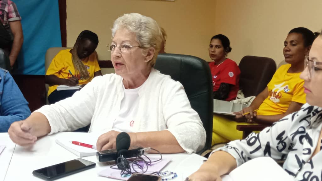 En el Pleno del Comité Provincial @FMC_Cuba #Camaguey felicitamos a nuestras dignas federadas. Su protagonismo y participación en todas las tareas es hoy más necesaria que nunca. Ustedes son las Marianas de la historia, del presente y el futuro y, además, vencedoras de imposibles