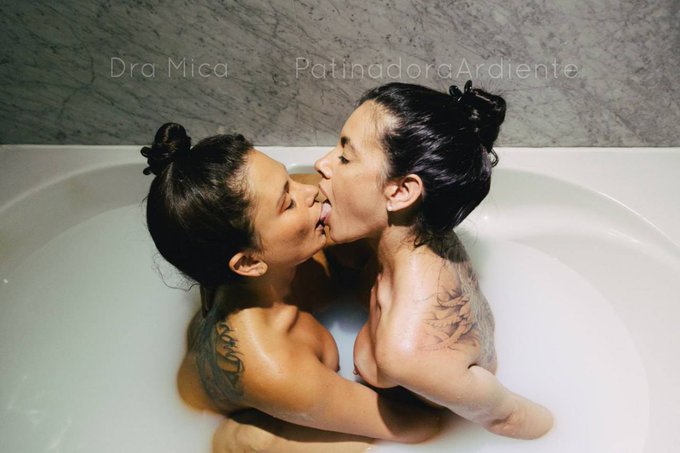 🚿Very horny bath with my whore @patinadoraardiente, who wants to join? //🫦 Ba&ntilde;o muy caliente con mi puta<a class="tags" target="_blank" title="On Twitter" href="/?out=eyJ0eXAiOiJKV1QiLCJhbGciOiJIUzUxMiJ9.eyJpYXQiOjE3MTkxOTMyNTgsImlzcyI6InR3cG9ybnN0YXJzLmNvbSIsIm5iZiI6MTcxOTE5MzI1OCwiZXhwIjoxNzUwNzI5MjU4LCJyZWRpcmVjdF91cmwiOiJodHRwczovL3R3aXR0ZXIuY29tL3BhdGluYWRvcmFhcmRpZW50ZSJ9.2la5KBCkaH_D7ZYF2Lx5Lqhg0Ch0YP6_dpv02SoYF77ZAHTBpc96D23LO1UpobhlWAys1UgQSvhH6NKJUViuyg">@patinadoraardiente</a><a href="/tag/mvsales"class="tags"><span>#mvsales</span></a>