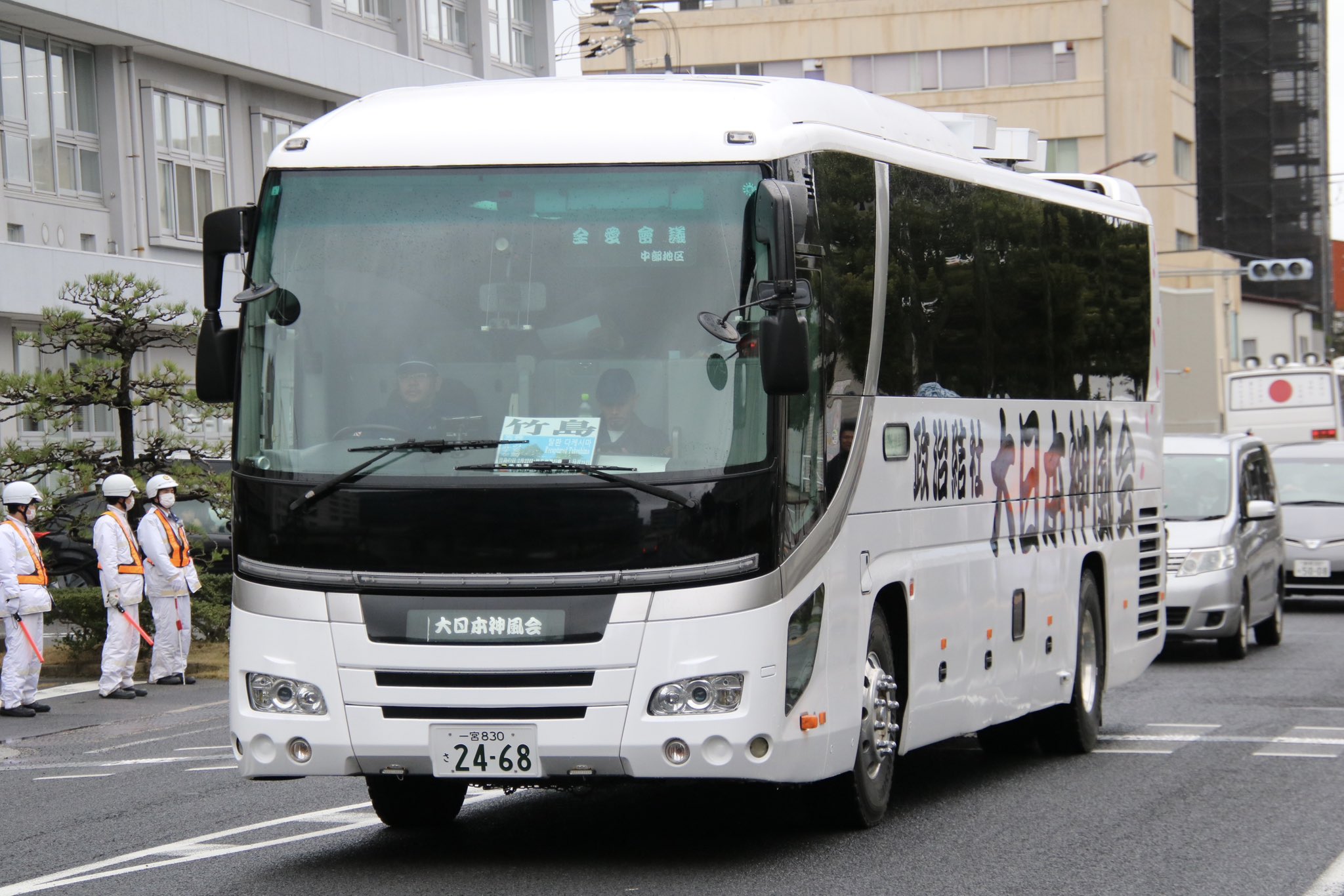 ミニカー 右翼 街宣車 バス ミニカー 右翼 街宣車 大型 バス 灰色