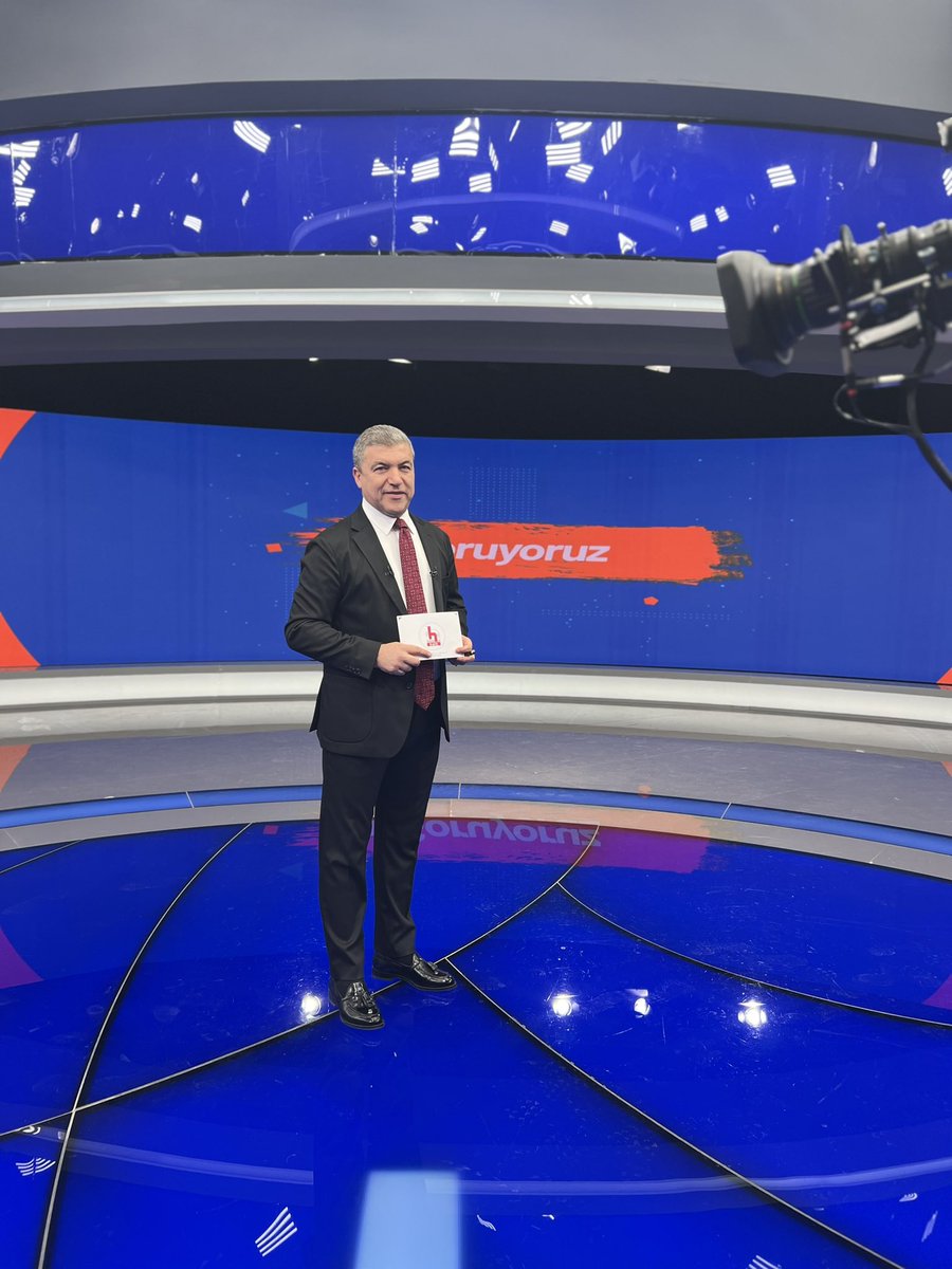 KucukkayaIsmail's tweet photo. Günaydın Türkiyem.
Bugün 22.2.2024 Perşembe 
Seçime 38 gün kaldı.
CHP Lideri @eczozgurozel ‘demokrasi meydanı’nda.
#Soruyoruz https://t.co/O7hUoqDHgc