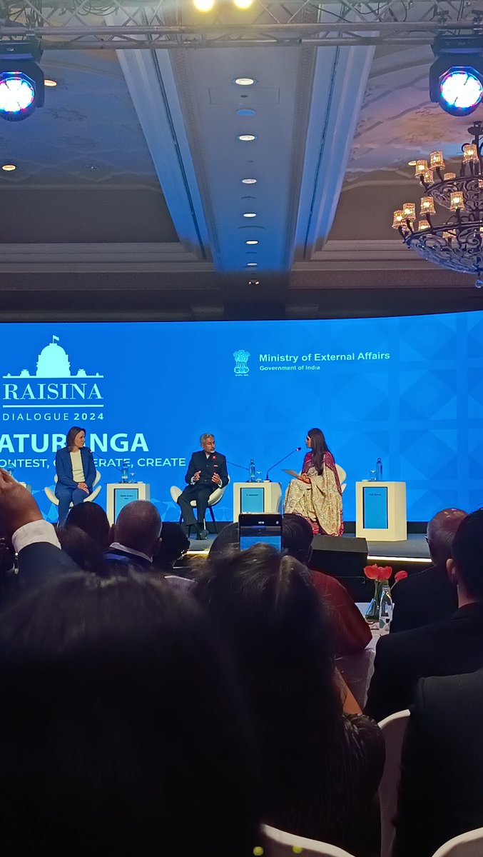 Lyimeee's tweet photo. In discussions about the #GlobalSouth, @JMakamba emphasizes that a just, equitable future can only happen when the structural asymmetry and injustices  that Africa had to face are acknowledged. + @DrSJaishankar reiterates India's role as a Bridging power #RaisinaDialogue2024 https://t.co/SKsl1TdcWo