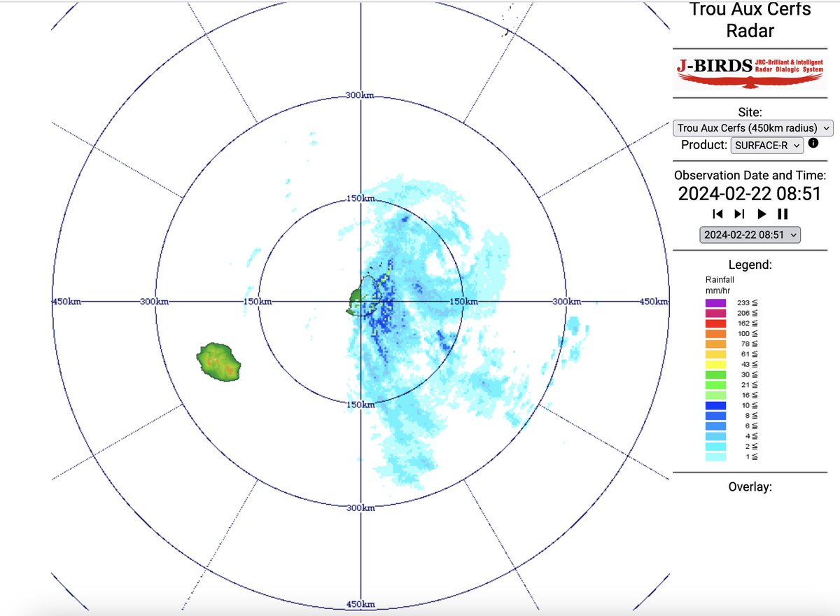 IshSookun's tweet photo. #CycloneEleanor closing in to the east coast of #Mauritius.🌀 https://t.co/eMOIzDs0H4