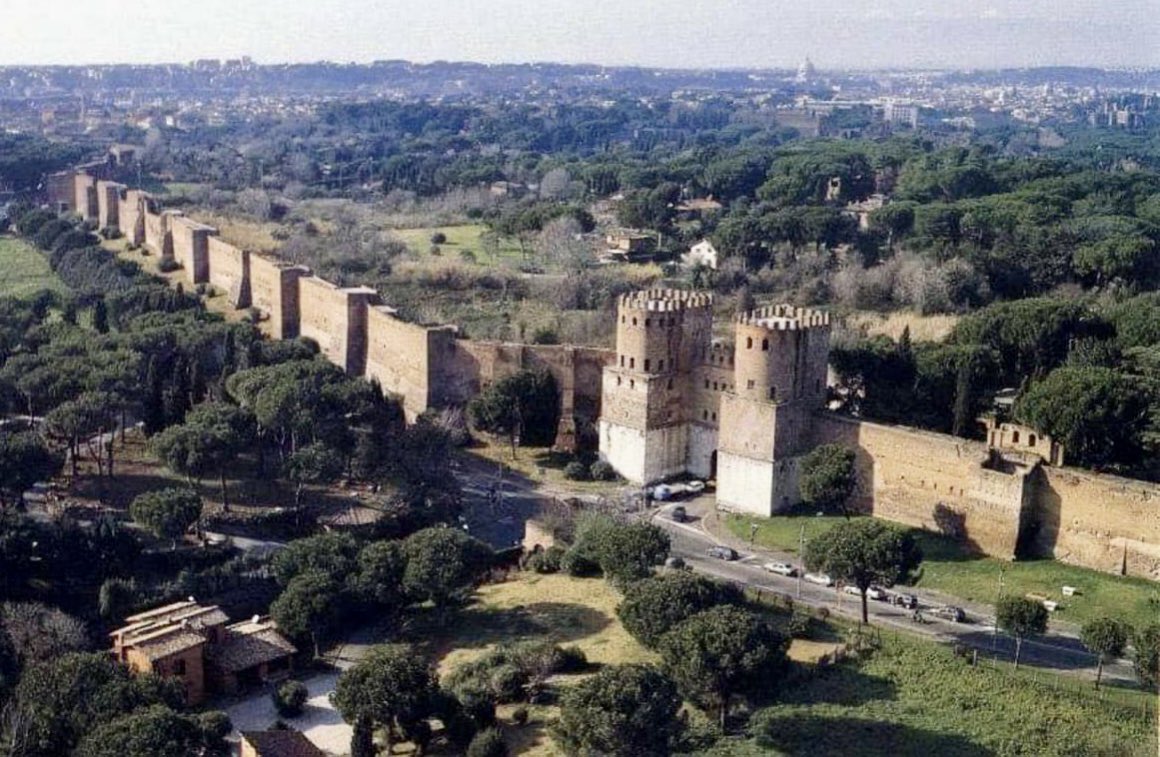 romaurbsaeterna's tweet photo. The Aurelian Walls, raised from AD 271-275, encircled Rome with a formidable 19 km (12 mi) barricade, enhancing and improving the older and smaller 4th century BC Servian defenses. These walls, constructed in brick-faced concrete, towered at 8 m (26 ft) and later doubled in height, defending an area of 13.7 km2 (5.3 sq mi). It was a monumental effort by Rome  to protect the city, integrating existing structures for rapid completion. The walls stood as a bulwark, their 383 towers and 18 gates a symbol of Rome’s power resilience. #AncientRome 📷: Mario Aramburri, 2017