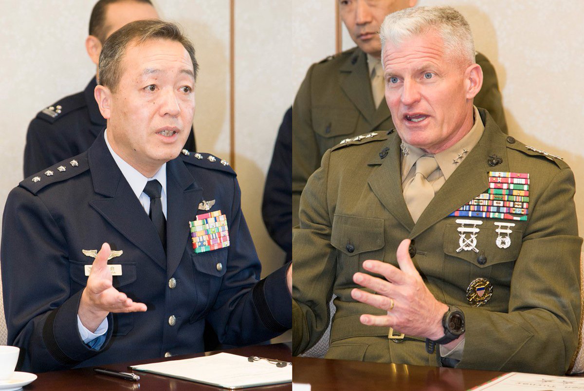 Feb 21, COS #GenUchikura met with Lt Gen Turner, @ⅢMEF Commanding General. They agreed to maintain collaboration across services to strengthen #JapanUSAlliance amid the severe security environment surrounding Japan. #JASDF will continue to promote cooperation with U.S. Forces.