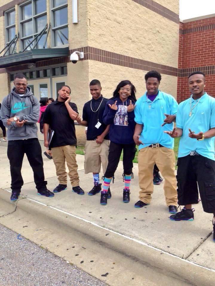 Rollitupk's tweet image. I was always that one girl from the hood, cool with all the 🥷s 😂💯 that’s why the hood don’t play about me. Don’t say shit about my leave out tryna leave my scalp.