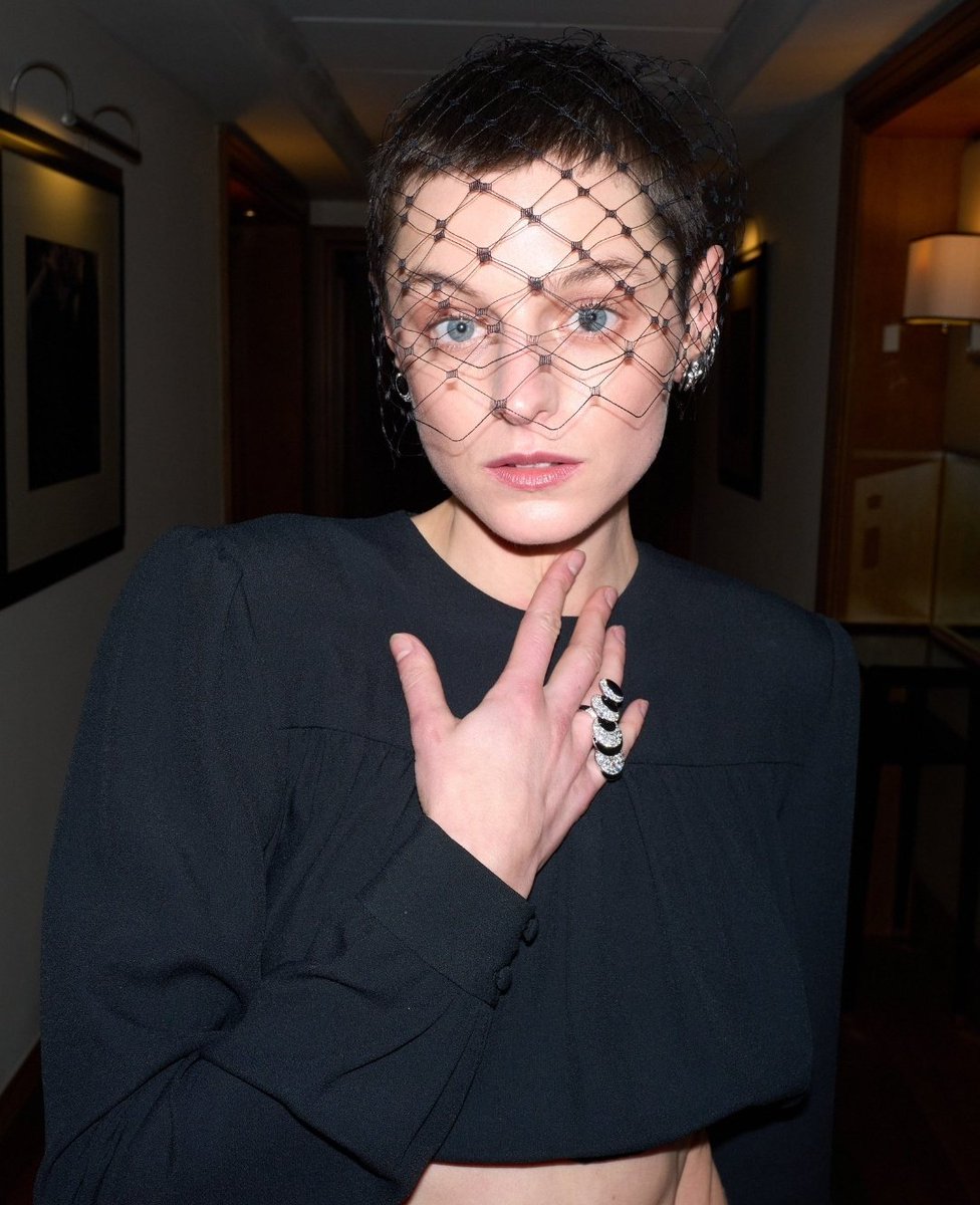 CorrinUpdates's tweet image. 📸 | Emma Corrin at the #BAFTAs last Sunday (18.02)! 
photographed by Greg Williams