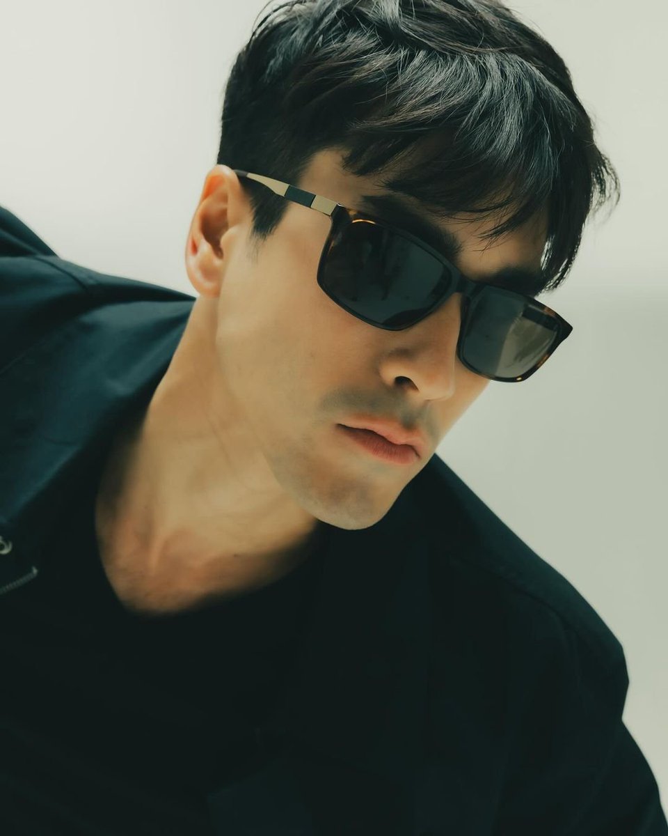 nadechactivity's tweet photo. "แดดแรงยังไงก็ไม่กลัว แต่ถ้าเธอไม่ชัวร์ก็อย่าบอกว่ารักกัน"

คำคมท้ายรถสิบล้อ😅😂😂

#Charmant
#CharmantTH
#TitaniumPerfection
#ณเดชน์
#nadech https://t.co/peBIWgnmfW