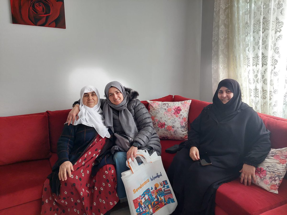 📍ATAŞEHİR

Bir fincan kahvenin kırk yıl hatırı var diyerek, komşularımızı ziyaret ettik. Onlarla hoş muhabbet ettik. 
 
#Yenidenİstanbul

📍FETİH MAHALLESİ
📸📸