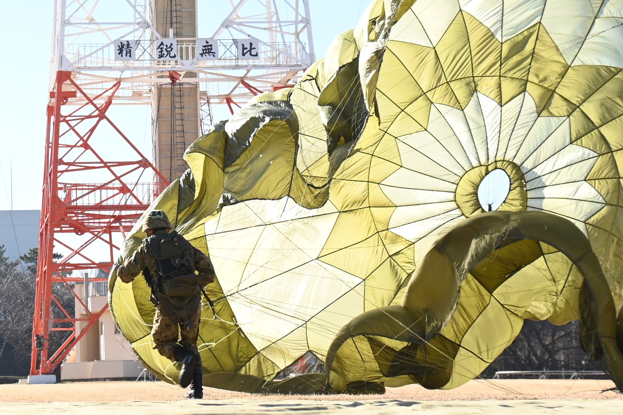 我が国の精鋭　陸上自衛隊 空挺教育隊 基本降下過程卒業記念 金杯24KGP Amazon.co.jp: 我が国の精鋭 陸上自衛隊 空挺教育隊 基本降下