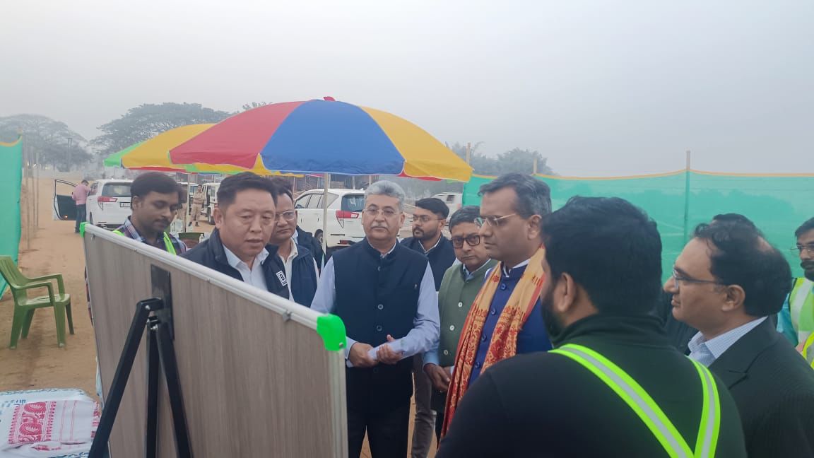 nhidcl's tweet image. Dr Krishan Kumar, MD NHIDCL, recently conducted an inspection of ongoing projects within the Bilasipara-Guwahati Corridor, the Jogighopa Bridge Project, and MMLP. During the visit, the MD underscored the criticality of upholding superior quality standards and encouraged EPC…