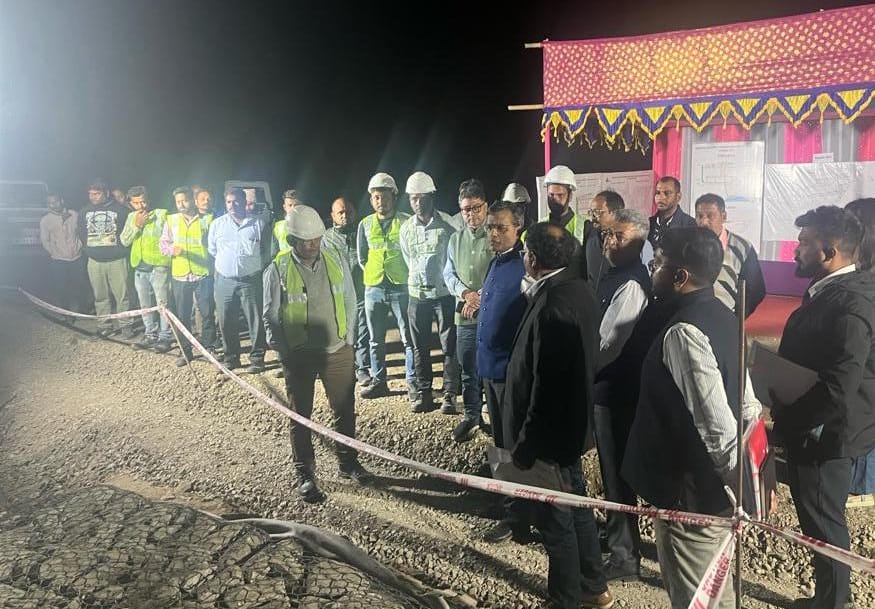 nhidcl's tweet image. Dr Krishan Kumar, MD NHIDCL, recently conducted an inspection of ongoing projects within the Bilasipara-Guwahati Corridor, the Jogighopa Bridge Project, and MMLP. During the visit, the MD underscored the criticality of upholding superior quality standards and encouraged EPC…