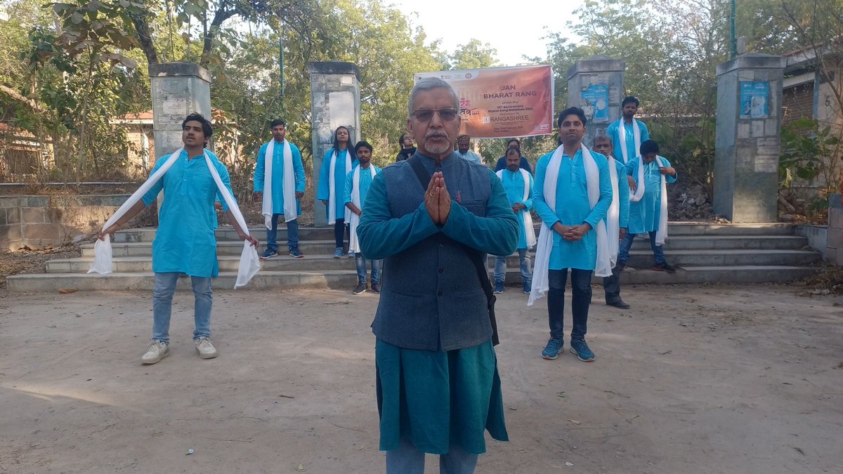 Rangashree1's tweet image. Under Jan Bharat Rang performance by our team. Great initiative by @nsd_india and @MinOfCultureGoI . Directed by @Mahendra_Rshree
facebook.com/10000222090605…