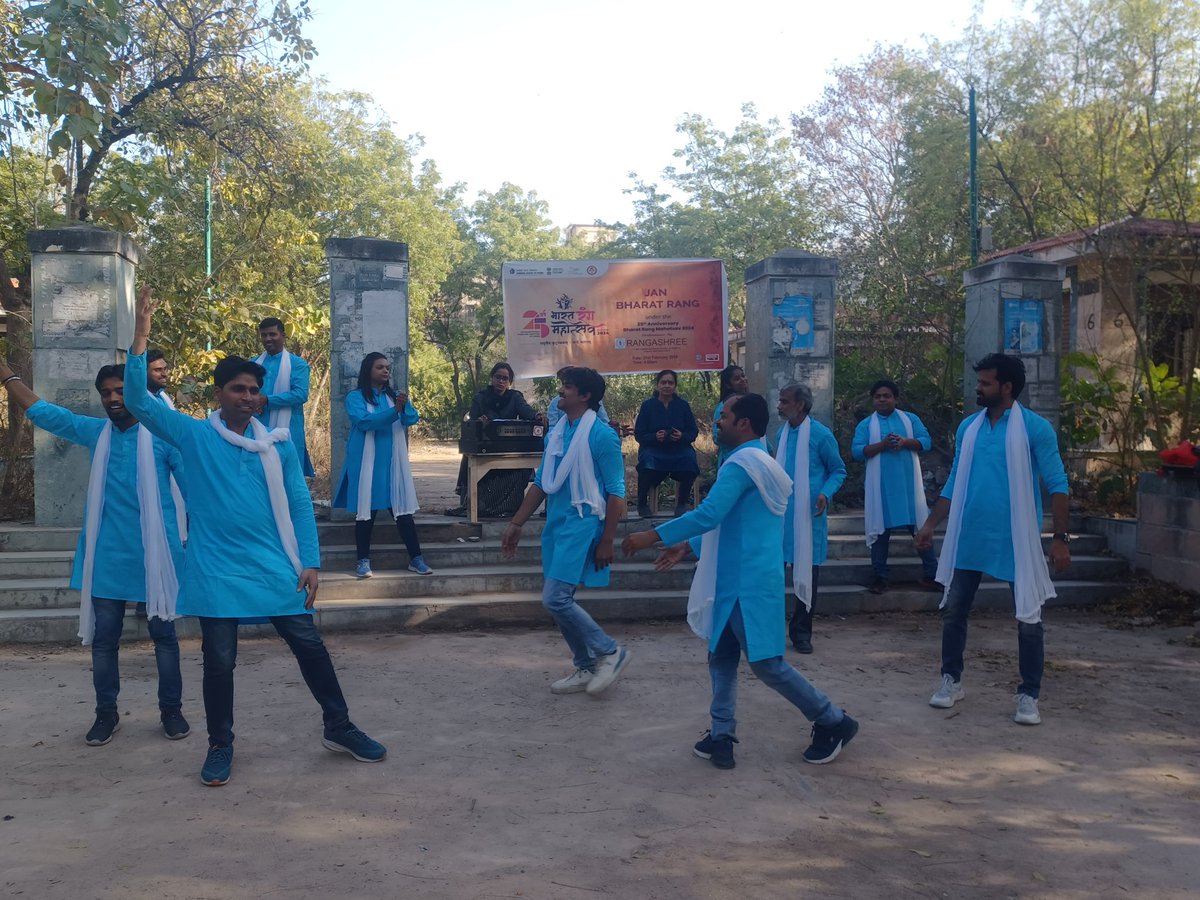 Rangashree1's tweet image. Under Jan Bharat Rang performance by our team. Great initiative by @nsd_india and @MinOfCultureGoI . Directed by @Mahendra_Rshree
facebook.com/10000222090605…