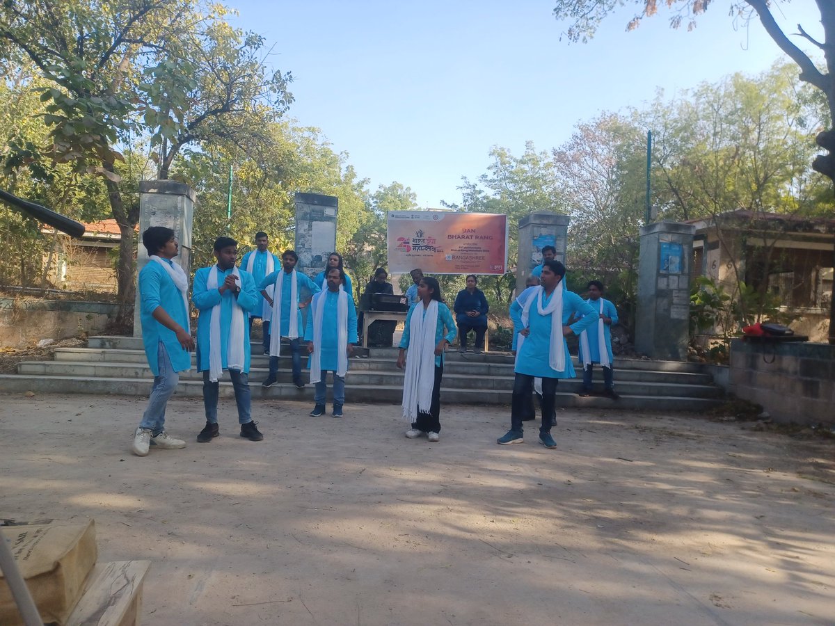 Rangashree1's tweet image. Under Jan Bharat Rang performance by our team. Great initiative by @nsd_india and @MinOfCultureGoI . Directed by @Mahendra_Rshree
facebook.com/10000222090605…