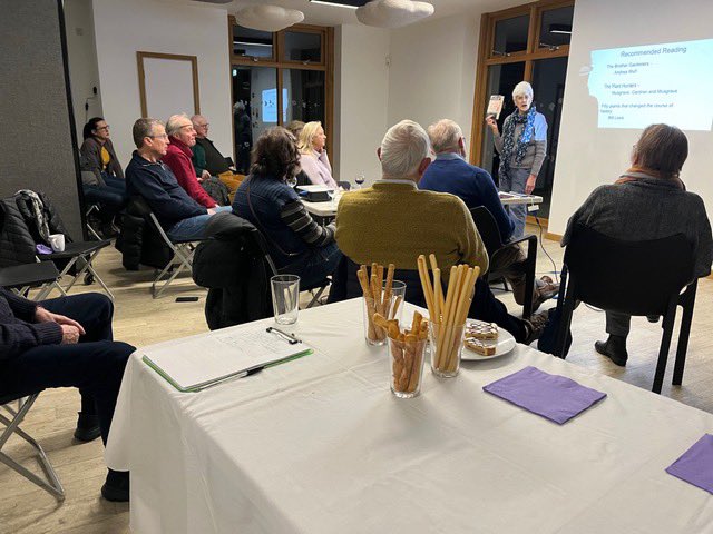 A wonderful informative evening listening to tree expert Helen talking about the role of plant hunters snd the origins of the trees in
the park
#fosydneygardens #holburnemuseum #bathmums #bathnes #bathwick #bathnewseum
