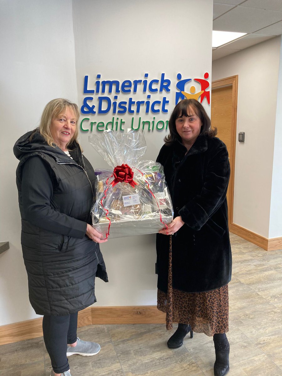 Limerick & District Credit Union are delighted to sponsor a spot prize for the JFK School Annual Family Fun Quiz which takes place this evening in Na Piarsaigh! Pictured here collecting the spot prize is Stella Brougham from CEO Caroline Long!