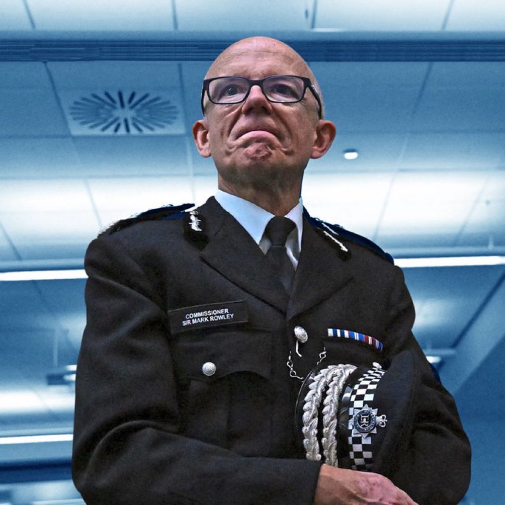 benonwine's tweet image. Resign, Shame on you and your incompetent and inept force. You gave let the country down.

Retweet and Share