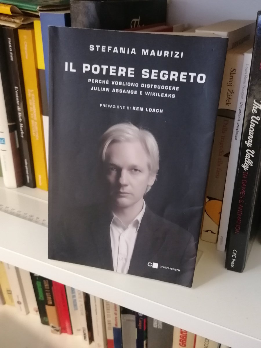 Mentre attendiamo di sapere cosa sta decidendo l' Alta Corte #london continuiamo a tenere viva l' attenzione su #JulianAssange  Leggiamo il libro di <a href="/SMaurizi/">Stefania Maurizi</a> con prefazione <a href="/KenLoachSixteen/">Ken Loach & Sixteen Films</a> #FreeAssangeNOW <a href="/chiarelettere/">Chiarelettere</a>
