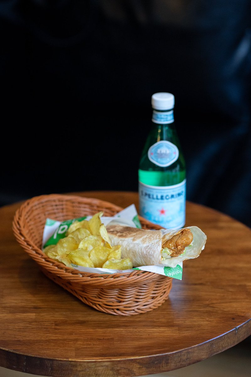 FalafelXpressUK's tweet photo. CHICKEN WRAP๐ you canโt beat it very popular with chips or crisps and a drink of choice!
โข
โข
โข
โข
#falafelxpresschester
#visitchester
#cheshirefood
#watergaterow
#independentchester
#chester
#chesteruk
#healthyliving
#halalchester https://t.co/CLItZXtoFn