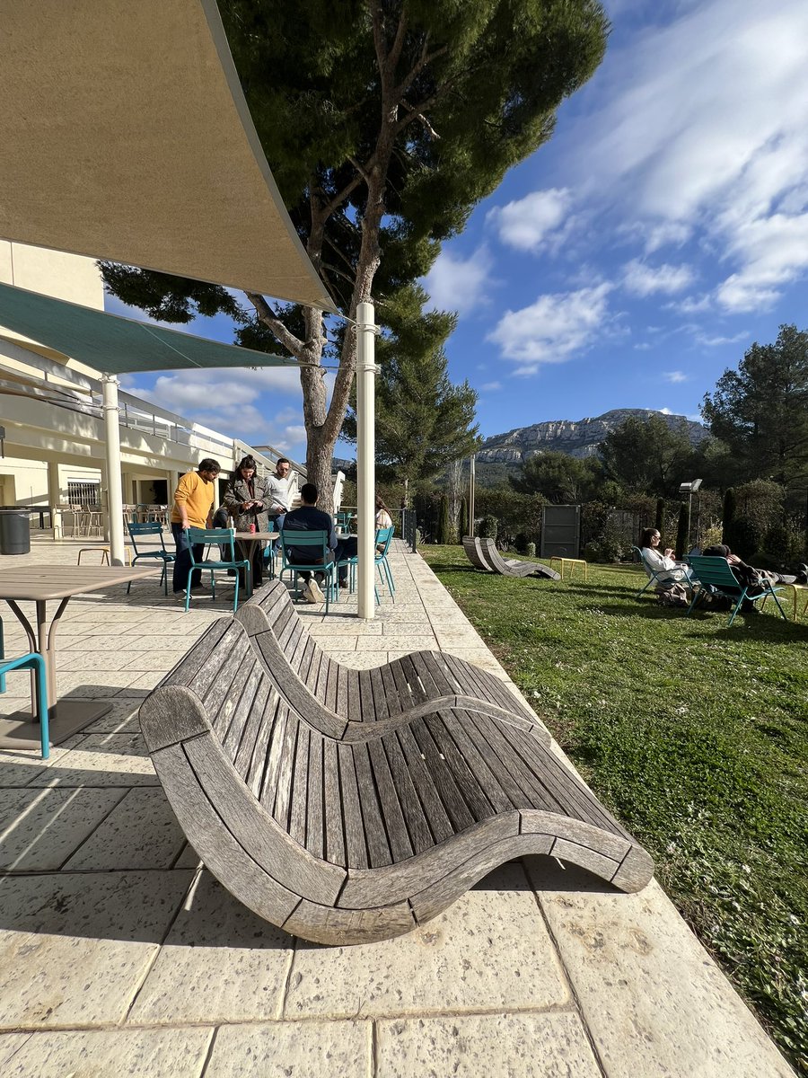 #JeudiPhoto 📸 | Notre spot favori pour une pause déjeuner bénéfique. 

📍Terrasse de notre Hub - #Marseille
⛰️ Mont Puget