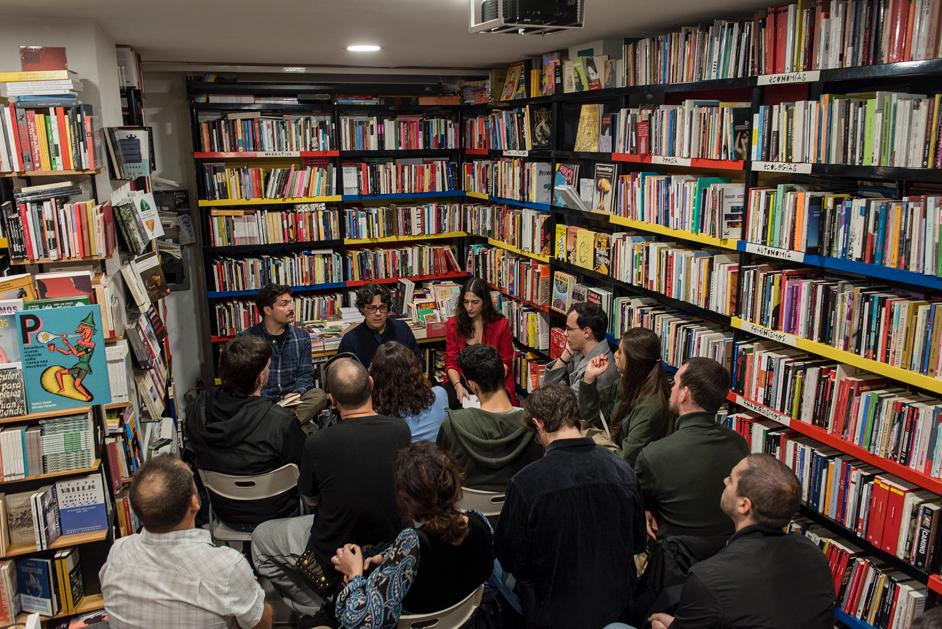 Cora Cuenca (@cora_cuenk) on Twitter photo Ayer nos juntamos, entre libros, a charlar sobre la memoria y sus mediaciones políticas, cinematográficas, periodísticas... y parece que resultó interesante. Gracias a las personas que formaron parte y a <a href="/lafugalibrerias/">La Fuga librerías</a> por acogernos. ¡Seguimos! Ayer nos juntamos, entre libros, a charlar sobre la memoria y sus mediaciones políticas, cinematográficas, periodísticas... y parece que resultó interesante. Gracias a las personas que formaron parte y a <a href="/lafugalibrerias/">La Fuga librerías</a> por acogernos. ¡Seguimos!