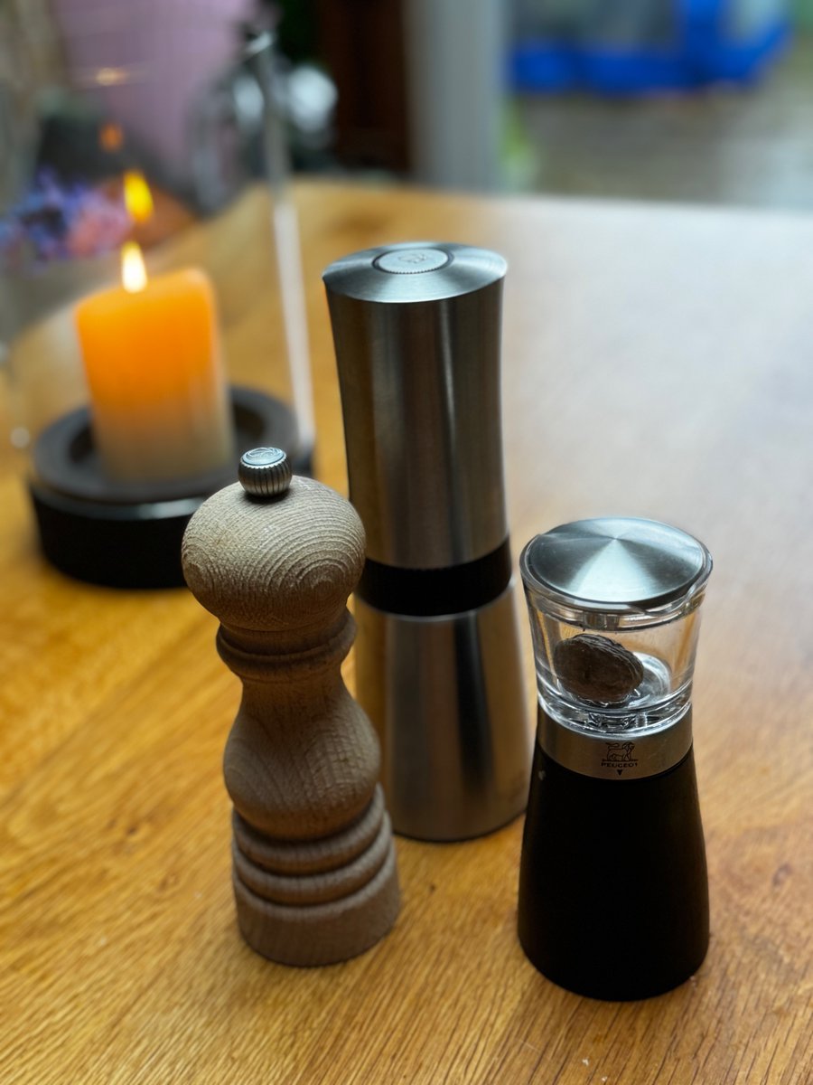 Authors - show us your props. My protagonist Paul is crazy about @PeugeotSaveurs spice mills (here reclaimed pepper, cinnamon, nutmeg). I am too: expertly engineered, beautifully crafted, made in Besançon, France. @inthebagpr