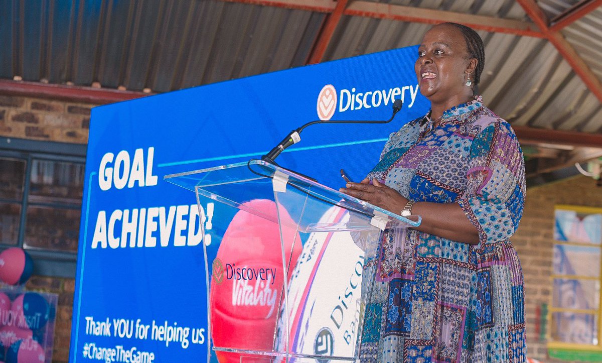 Discovery_SA's tweet image. We’re at Thembalethu Primary School this morning for the official handover of 10,000 netballs 🏐 and 5,000 rugby balls 🏈 to @TagRugbySA @VukaRugby @SADeafRugby @Netball_SA and @DreamfieldsP 

All thanks to YOU!
#DiscoveryVitality #MoveToGive #DiscoveryBestBank #TapToGive